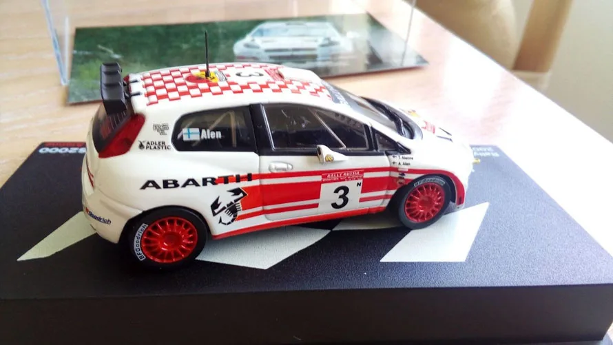 Фабричный 1:43 Fiat Abarth Grande Punto S2000 игрушечный автомобиль игрушки для детей литая под давлением модель автомобиля подарок на день рождения