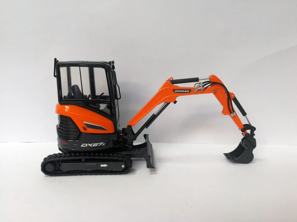 UH 8141 1:25 Doosan DX27Z ExcavatorToys