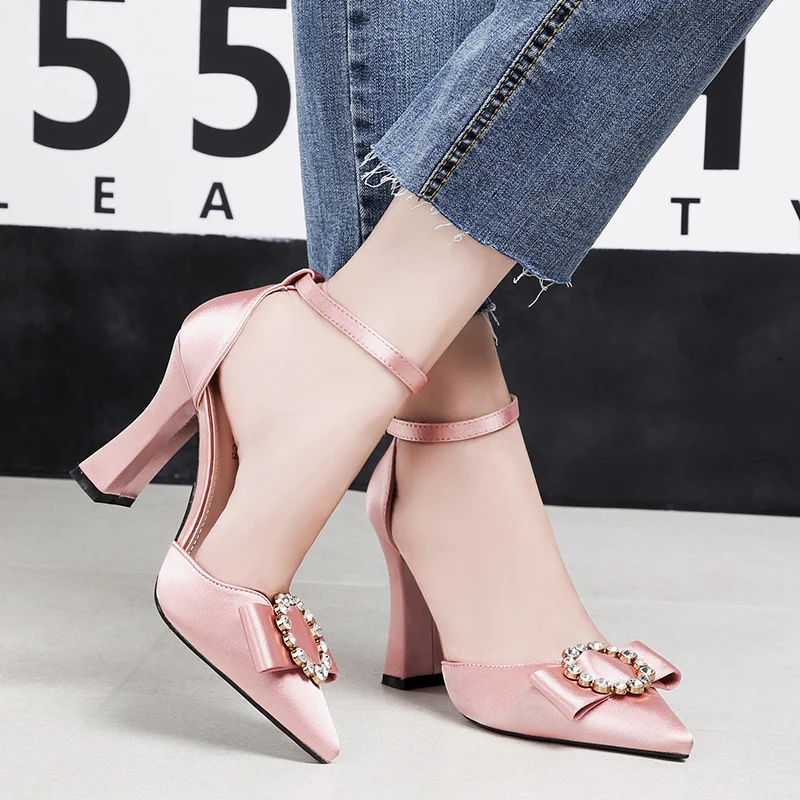 

2018 Summer Fashion Woman Thick High Heels Sandals Female Fetish Pointy Satin Block Heels Lady Sexy Crystal Silk Pink Gray Shoes