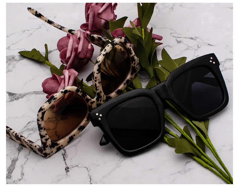 

Fashion Kim Kardashian Sunglasses Lad Flat Top Eyewear Lunette Femme Women Luxury Brand Sunglasses Women Rivet Sun Glasse