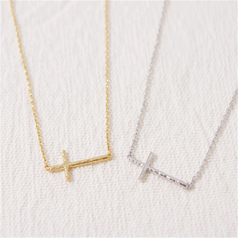 cross pendant necklace 
