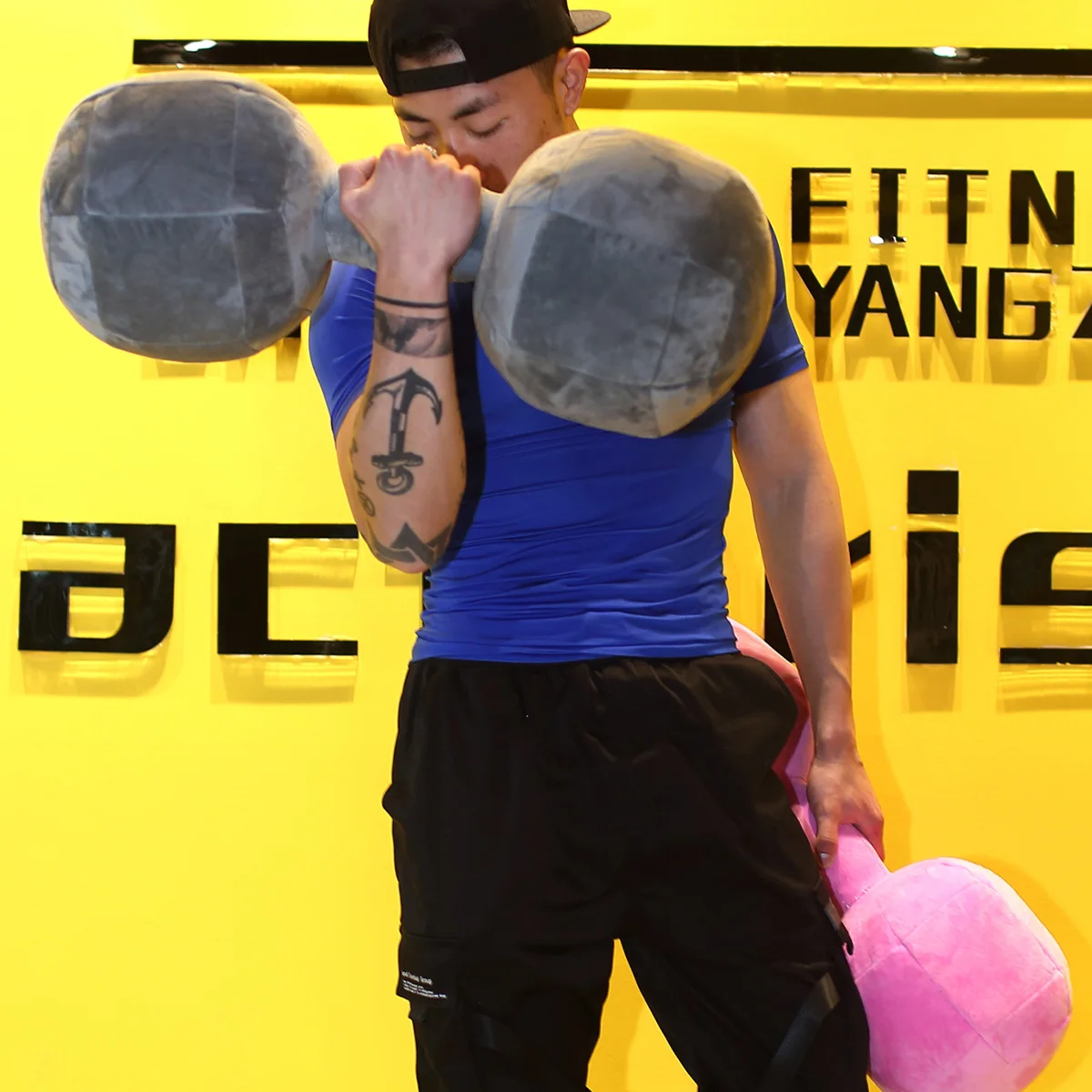 Almofada de Pelúcia Almofada do Esporte Travesseiro de Pelúcia Haltere de Fitness Brinquedos de Pelúcia Presente do Menino Brinquedos Simulação Dumbbell Boneca Almofada Bonito 5 High Quality Brinquedos e hobbies