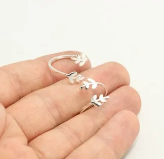

1 Pcs Brass Silver Plated Flower Rings, 16-17mm . kmte148