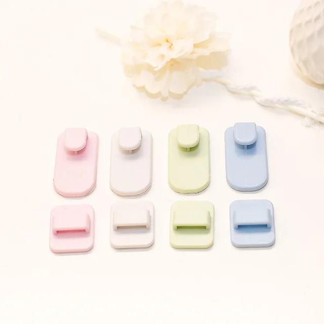 البلاستيك السنانير 2 أزواج (4 pcs) لزجة مجموعة خطفات التلفزيون مكيف الهواء مفتاح تحكم عن بعد العملية جدار تخزين حامل قوي شماعات