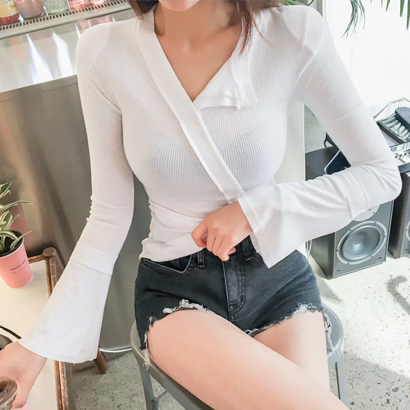 

Oukytha Flare Sleeve T-Shirt Women's Long Sleeve 2018 Autumn New V-neck Personality Clothes Slim Shirt Women Tights GKZ18045