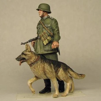 

1:35 Resin Figure Soldier Model Soldier with Dog 98
