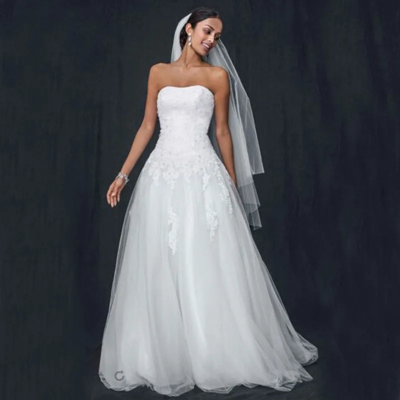 2016 elegant Extra Length Strapless Lace Embellished Tulle Gown