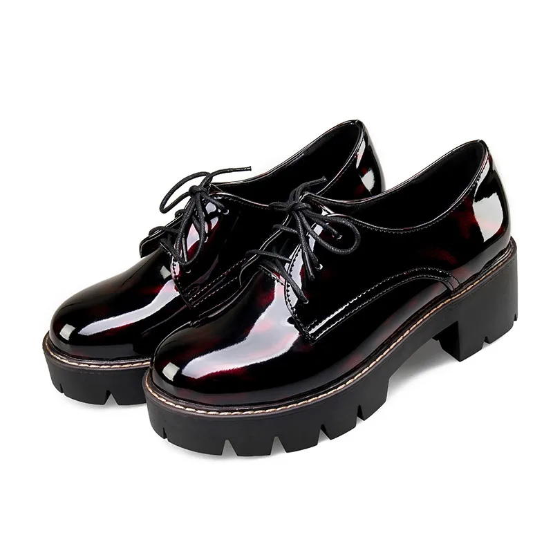 Кожаные ботинки диор. Ботинки лиу лиу. Dr martens 1460 лакированные. Ботинки лаковые карнаби. Ботинки доктор мартинс лакированные.