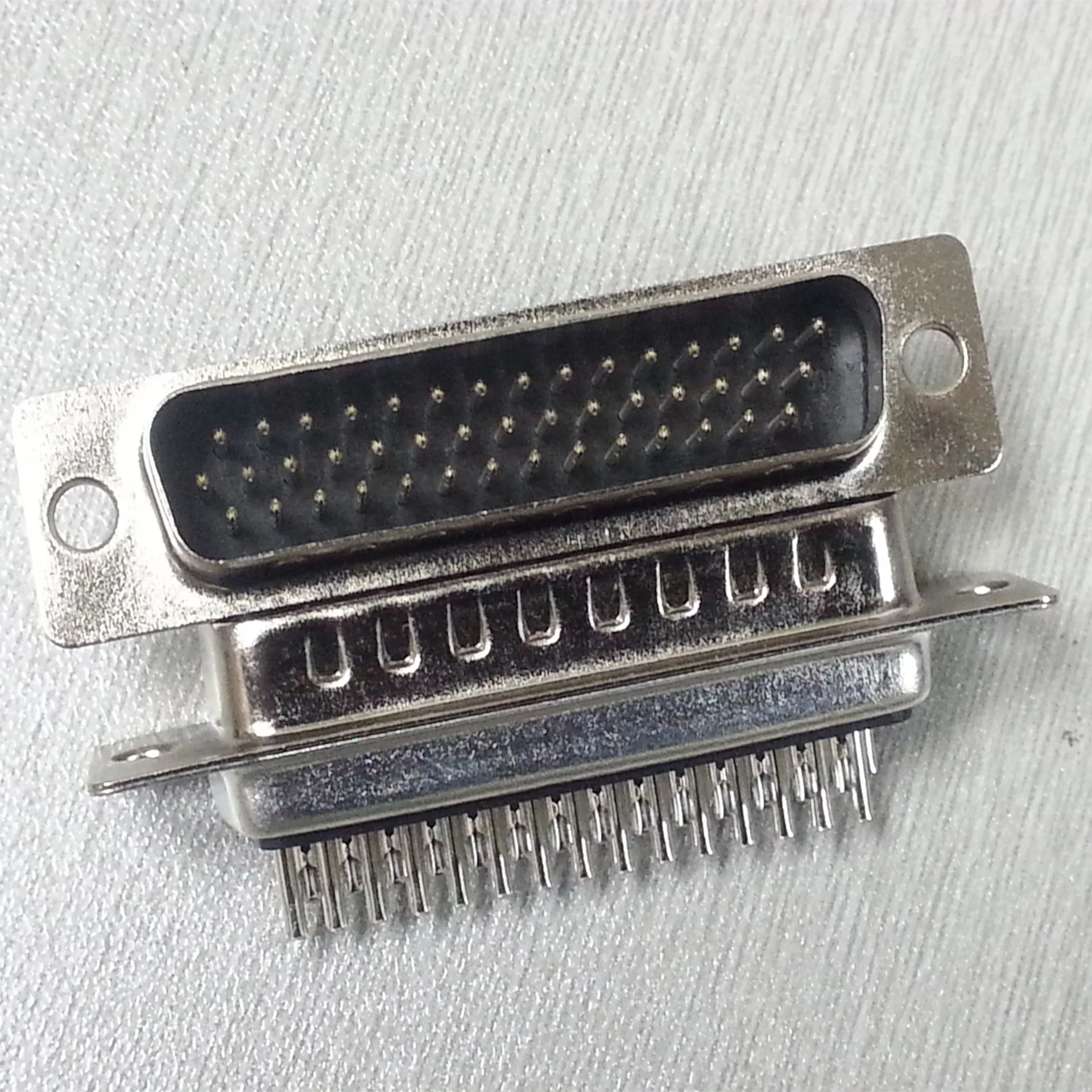 

2PCS DB44 Male PCB Mount serial port CONNECTOR Solder Type D-Sub CONNECTORS 44pin plug jack Adapter 3 Rows 44 PIN 44p