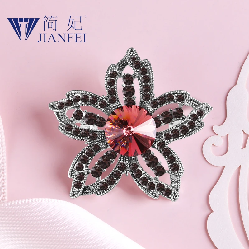 

Five leaf flowers Shape Pattern Stylish Women Brooches 7
