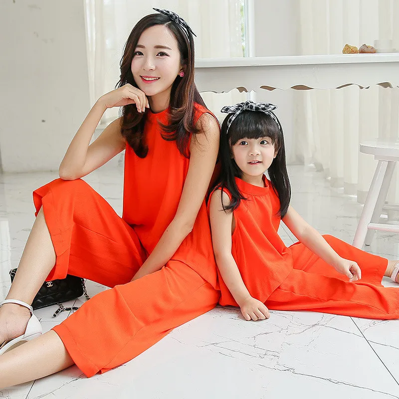 Summer Chiffon Tracksuit For Women 2016 Matching Mother And Daughter Clothes Sleeveless Lace Tops Pants Set Family Look Clothing (6)