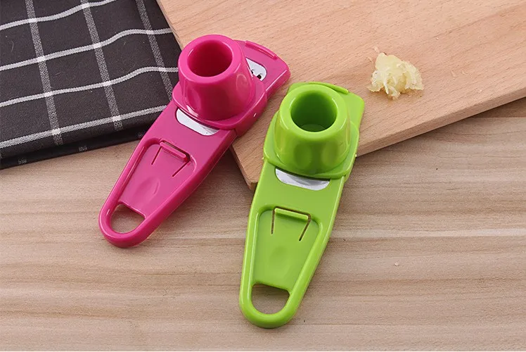 

1PC Multi-functional Plastic Stainless Steel Garlic Presses Kitchen Gadgets Chopper Cutter Garlic Grinding Kitchen Tool KX 061