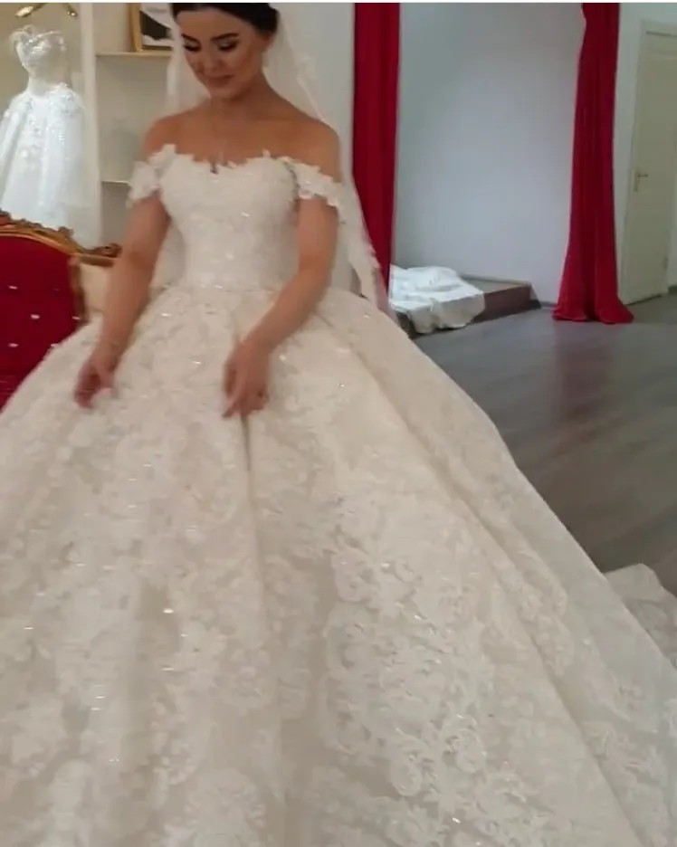 

Romantic White Wedding Dresses 2019 Ball Gown V-neck Lace Queen Wedding Gowns vestido de noiva Bride Dress