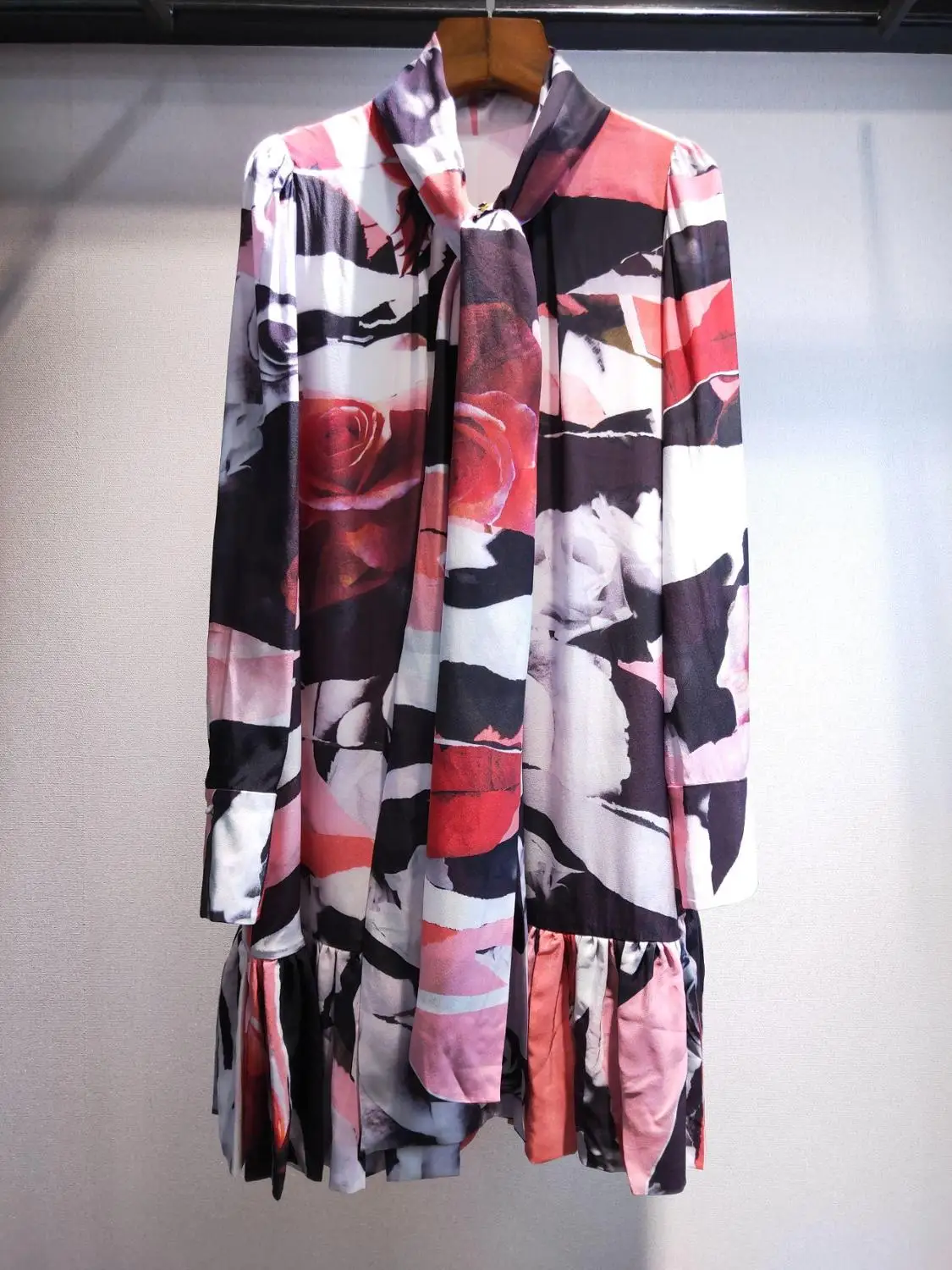 

2019 new ladies fashion long-sleeved bow tie printed silk dress 0709