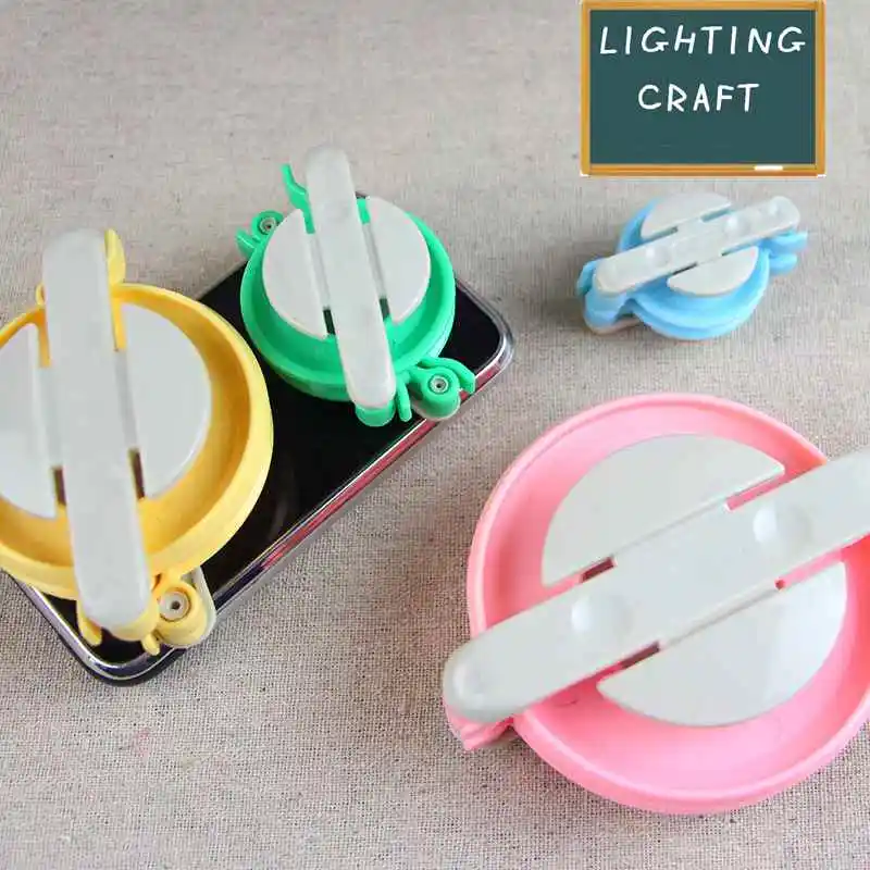 one set with 4 Sizes Pom Pom Maker Fluff Ball Weaver Needle Knitting