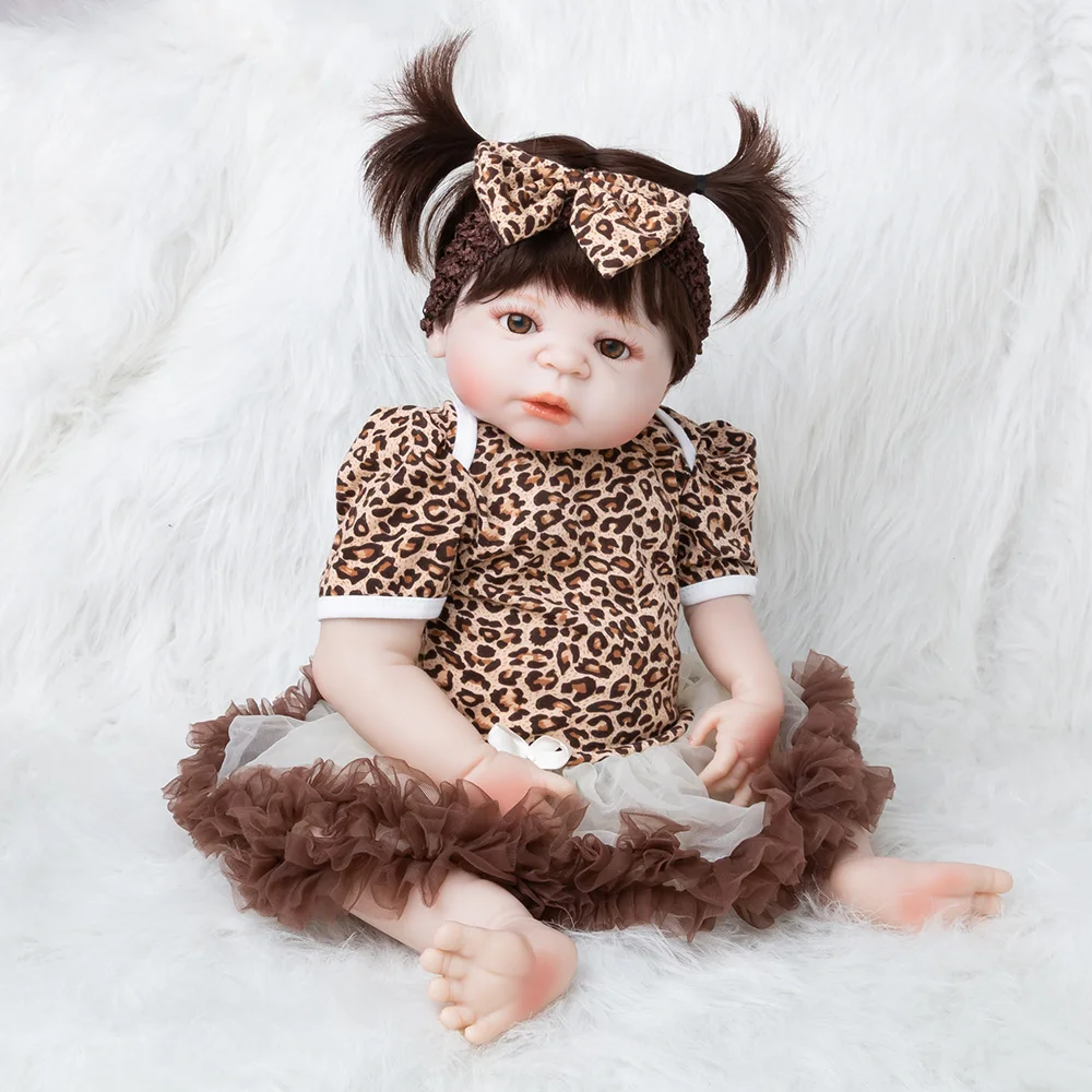 

NEW 22' 56cm Silicone Baby Reborn Dolls With Cotton Body Dressed in Nice Sweater Lifelike Doll Reborn Babies Toys for Girls