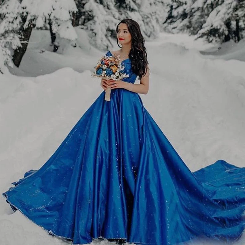 Роскошный Королевский Синий Выпускные платья с открытыми плечами Длинные атласные вечерние платья со шлейфом вечерние платья для зимы Вечерние