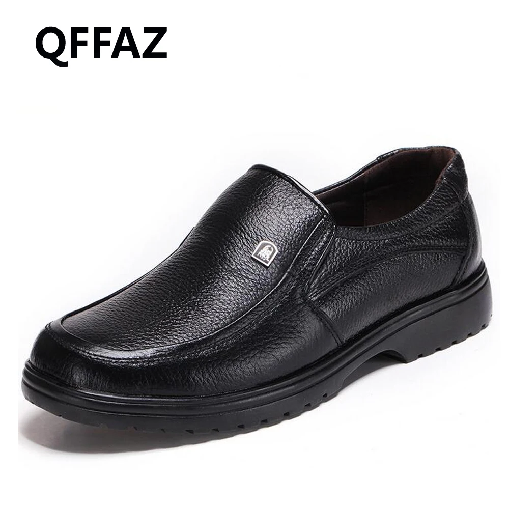 Qffaz Новое поступление бренд Повседневное Для мужчин из искусственной кожи Лоферы ручной работы Мокасины Туфли без каблуков платье в