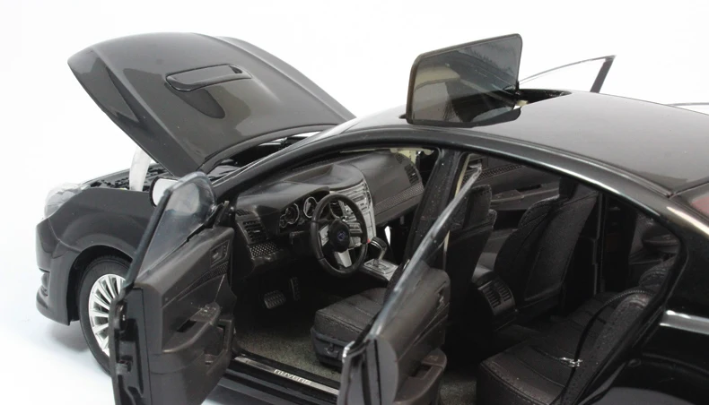 1 18   SUBARU LEGACY black 10