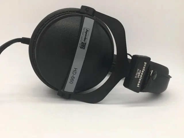 Superlux 密閉型プロフェッショナルモニターヘッドフォン インピーダンス32[オーム]モデル HD660PRO-32 Superlux 密閉型プロフェッショナルモニターヘッドフォン HD662EVO&frasl;BK