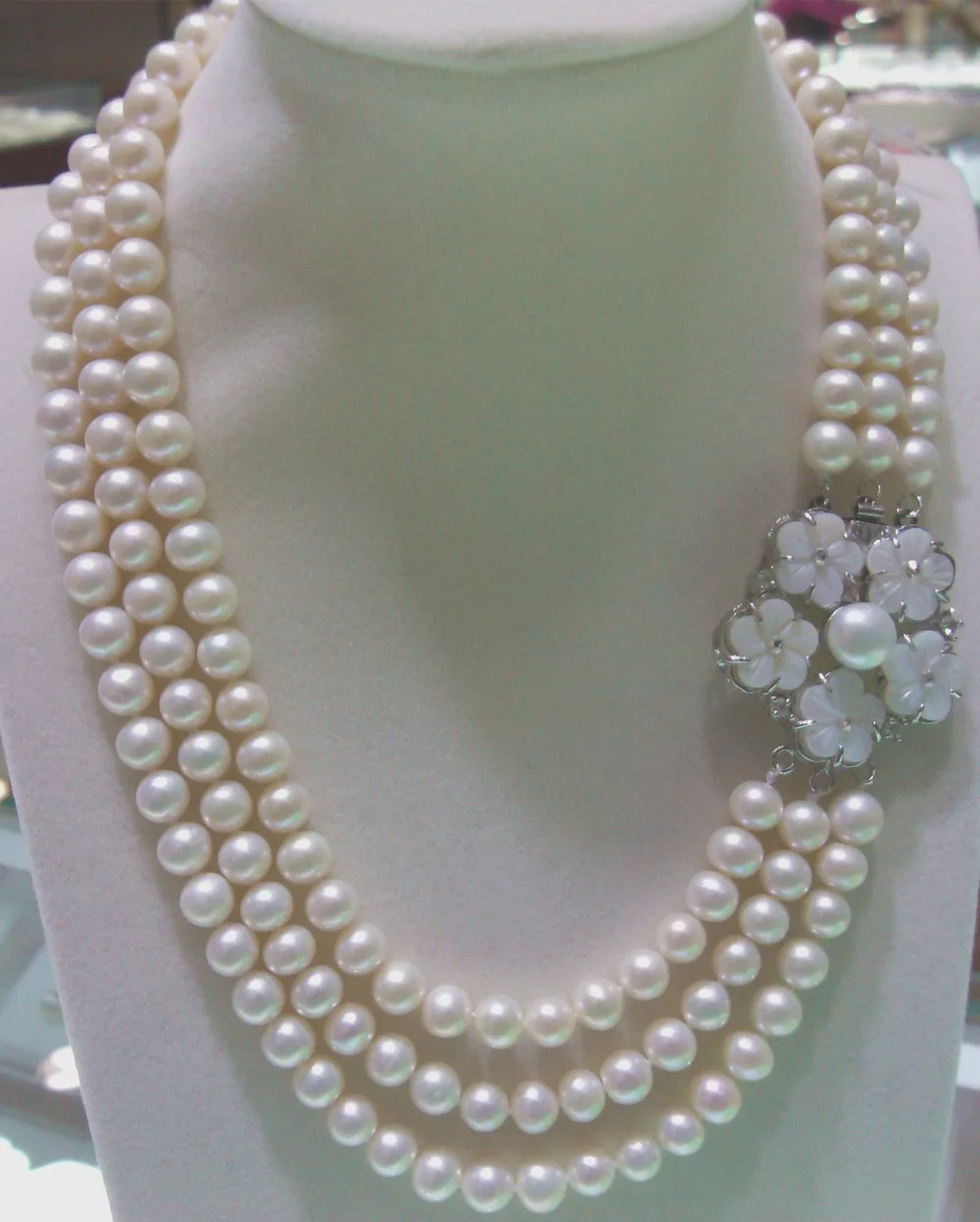 

FREE SHIPPING>>>@@ > wholesale high quality natural AA 9-10mm white freshwater pearl and nice flower shell clasp necklace