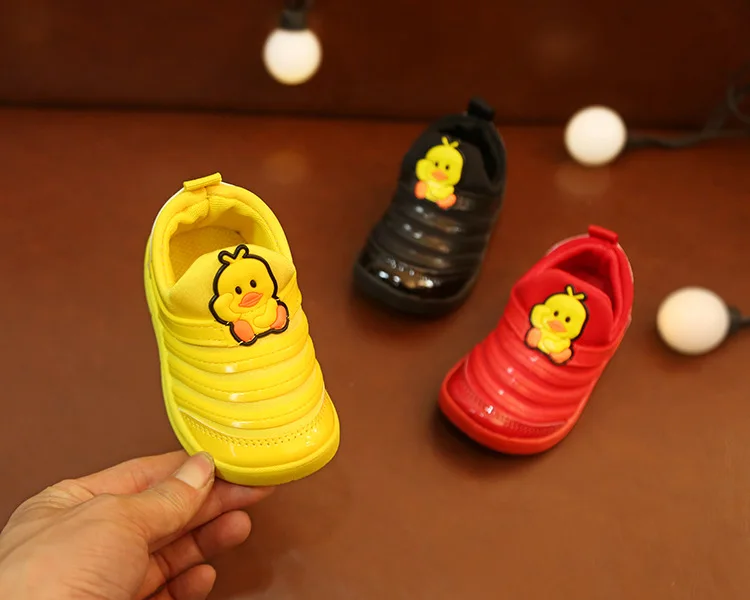 ZYJ Caterpillar младенца первые ходоки Симпатичные утенок спортивная обувь мягкая подошва дышащая мальчиков и девочек мультфильм противоскользящие кроссовки обувь