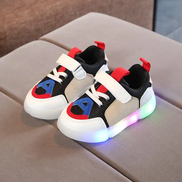 جديد الاطفال عارضة المضاء أحذية الفتيات متوهجة رياضية الأطفال الأزياء والأحذية مع Led ضوء طفلة جميلة الأحذية حجم 21 -30