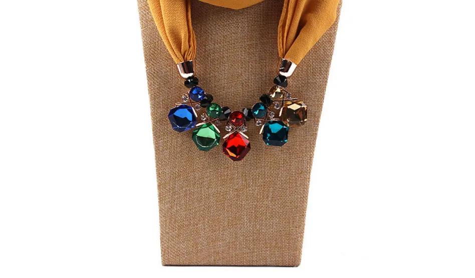 pendant-scarf_24