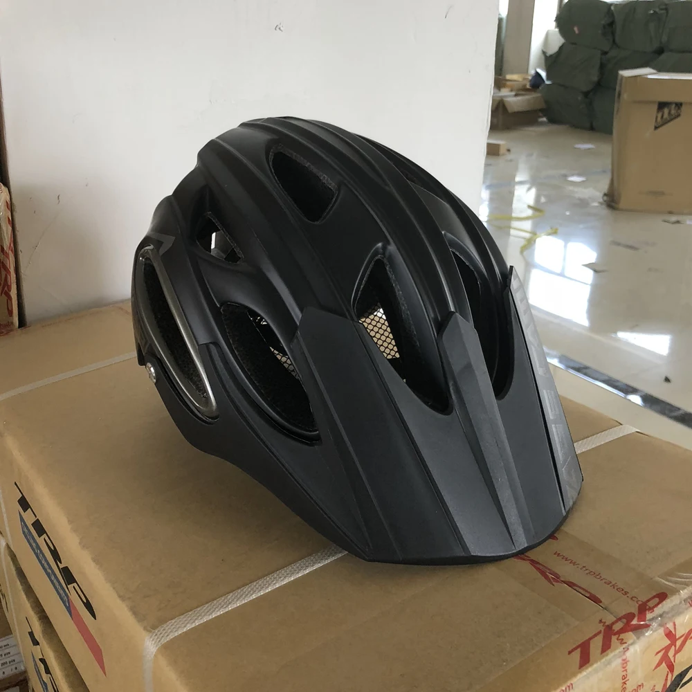 Велосипедный шлем матовый черный велосипедный шлем с визером casco ciclismo дышащий дорожный горный MTB CE открытый велосипедный шлем дешево Mtb