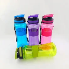 550 ml 700 ml Deportes Botella de Agua Con Infusor de Té Botellas de Agua Potable de Plástico Portátil De Senderismo Bicicleta de La Bici Camping