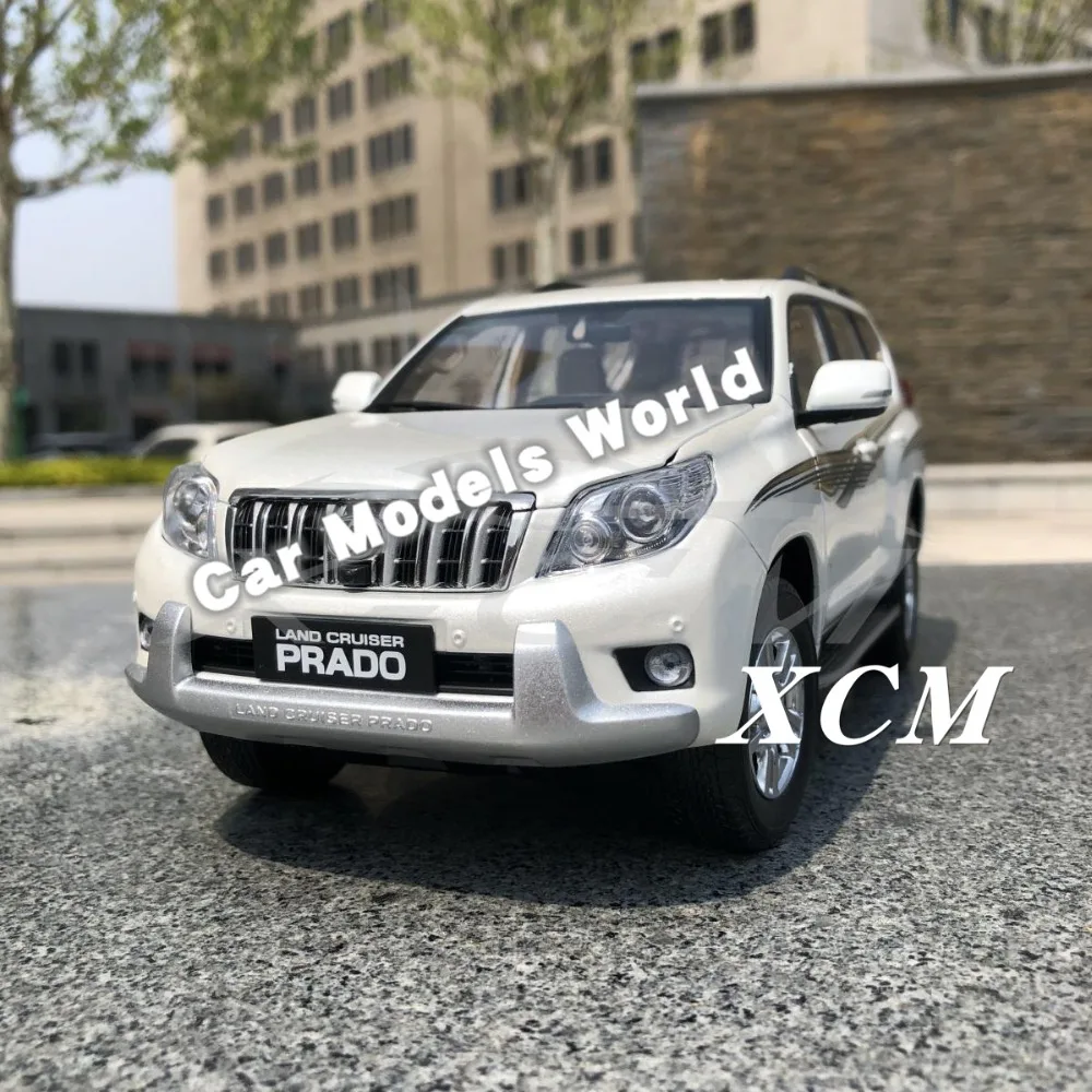 Литая под давлением модель автомобиля для Land Cruiser Prado 1:18(белый)+ маленький подарок