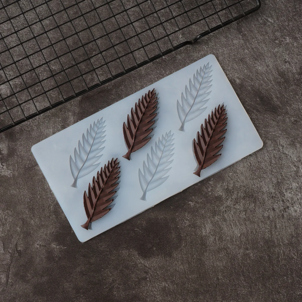 

Special Sawtooth Pinnate Leaf Shape Chocolate Stencil Mold Cake Decorating Leaves Silicone Mold Transfer Sheet Baking Chablon