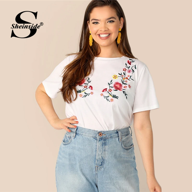 Sheinside زائد حجم عارضة المطرزة التفاصيل تي شيرت المرأة 2019 الصيف قصيرة الأكمام المحملة السيدات الأزهار طباعة لباس أبيض Sheinside زائد حجم عارضة المطرزة التفاصيل تي شيرت المرأة 2019 الصيف قصيرة الأكمام المحملة السيدات الأزهار طباعة لباس أبيض