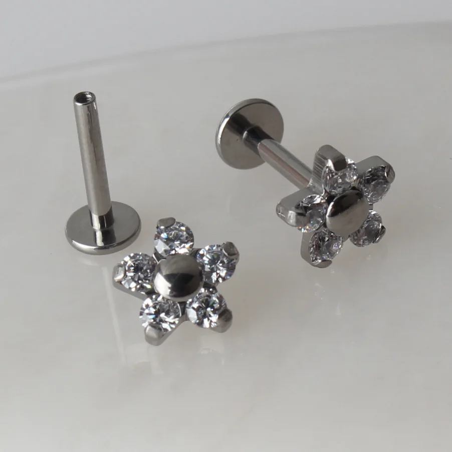 

2 Piece G23 Titanium Crystal Flower Ear Cartilage Tragus Helix Piercing Screw Fit Top 16g Gem Labret Lip Bar Ring Body Jewelry