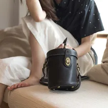 New original retro large capacity bucket bag handmade leather handbag simple shoulder Messenger bag ms new leather european and american wind bucket bag leather hand shoulder bag messenger large capacity female bag
