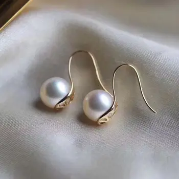 

elegant pair of 9-10mm south sea round white pearl earring 18k