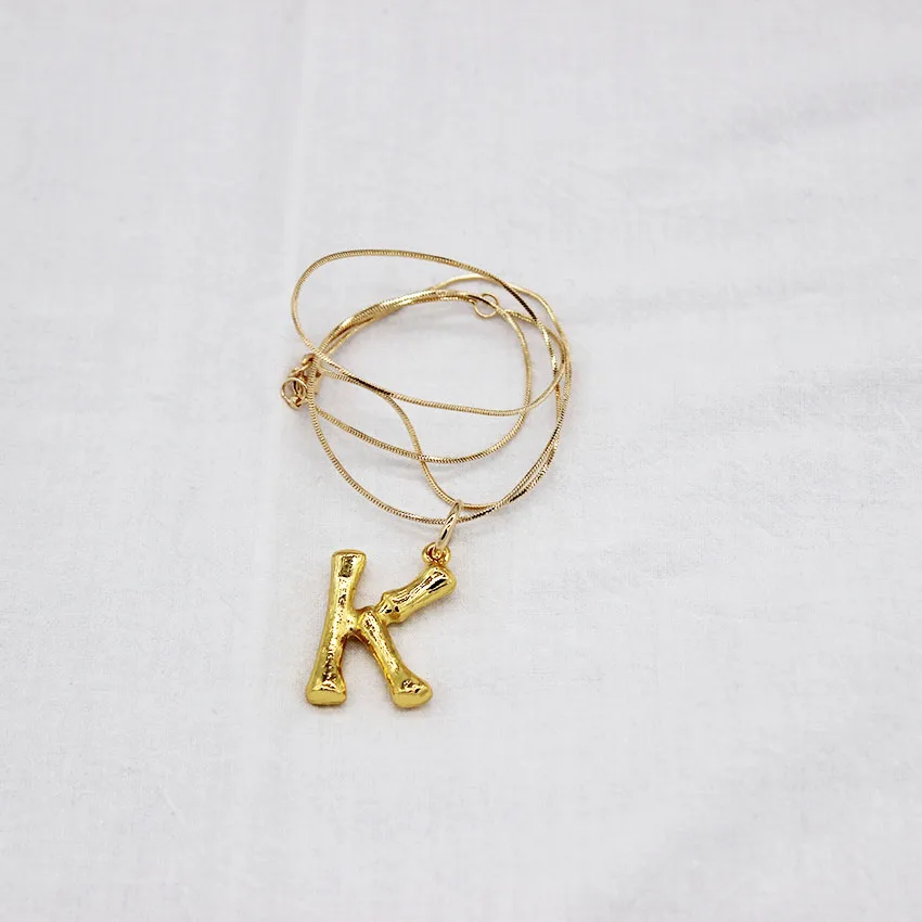 Новинка, Маленькая подвеска на золотой цепочке с буквенным принтом, болтающееся ожерелье, хорошее качество, Массивное колье-ошейник, ожерелье 111 - Окраска металла: K small style