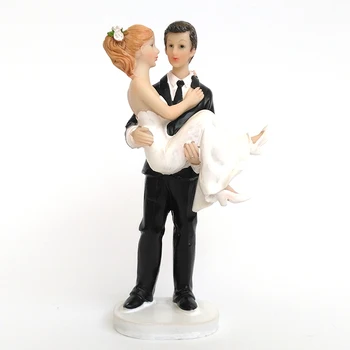 

High Quality Wedding Favor Groom Hug Bride Romantic Couple Figurine European Style Wedding Cake Toppers Wedding Decoration