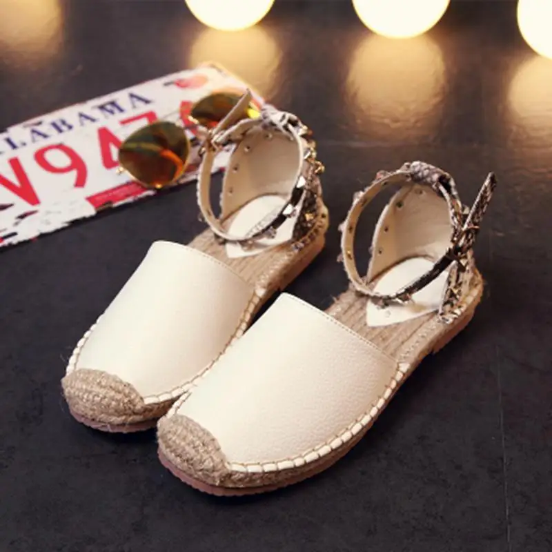 

2018 new fisherman shoes flat women shoes summer straw shoes word buckle single shoes rivets rhinestone sandals.