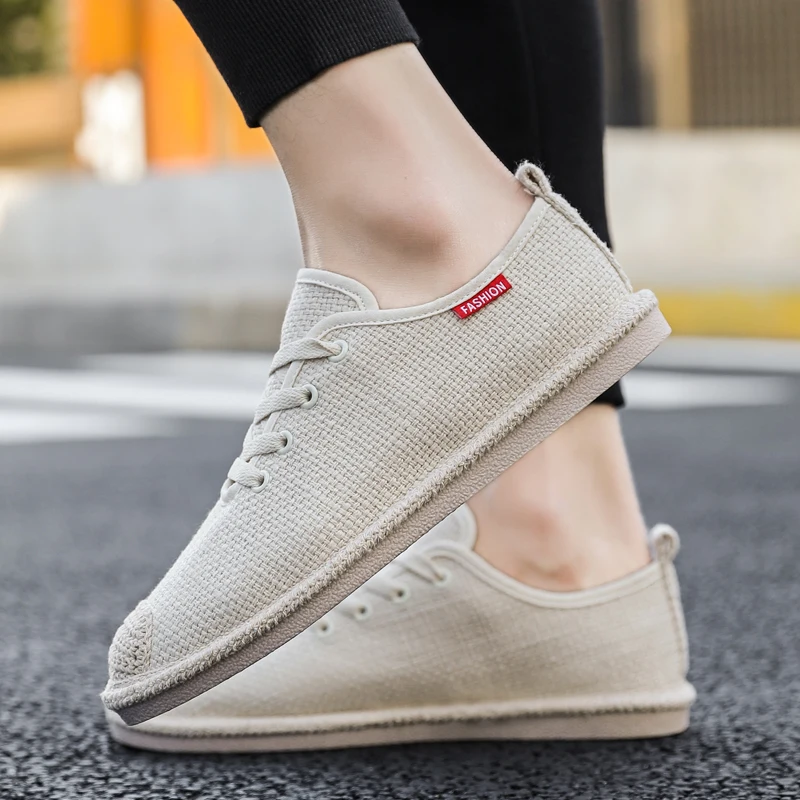 

2019 new summer breathable lazy men's sports men's shoes Korean version of the set of students flying woven shoes