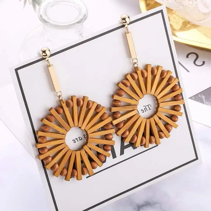 Dvacaman INS Fashion Statement Earrings Women Boho Rattan Knit Drop Earrings Wooden Dangle Earrings Wedding Jewelry Wholesale