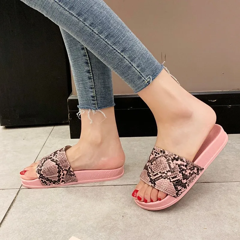 

Summer Flat Ladies Home Sandals Slippers Women Serpentine Slip On Dames Mules Outdoor Slipper Shoes Woman Luxury Pantuflas Mujer