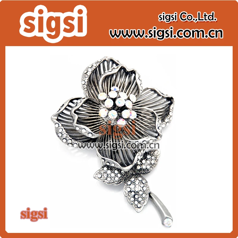 

Charming classy style flower rhinestone brooch for wedding invitation