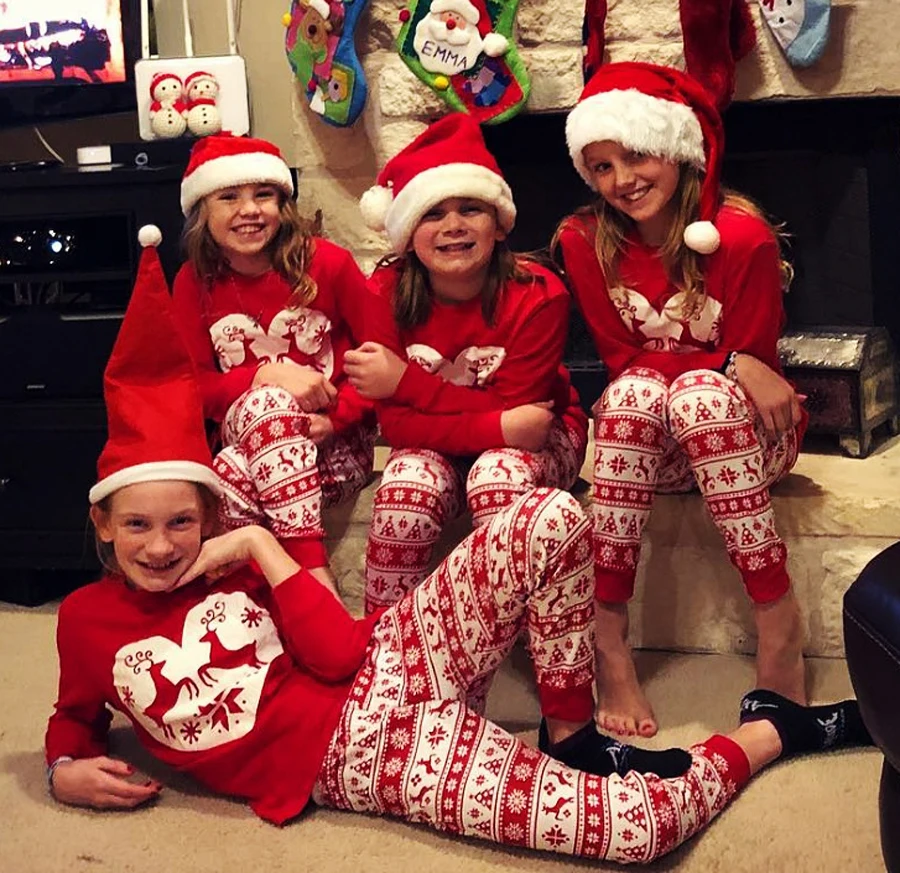 kerst outfit voor familie Kleding Gender-neutrale kleding volwassenen Pyjamas & Badjassen Pyjama Bijpassende outfit santa tree print pyjama sets familie matching outfit kerst familie kerst pyjama's 