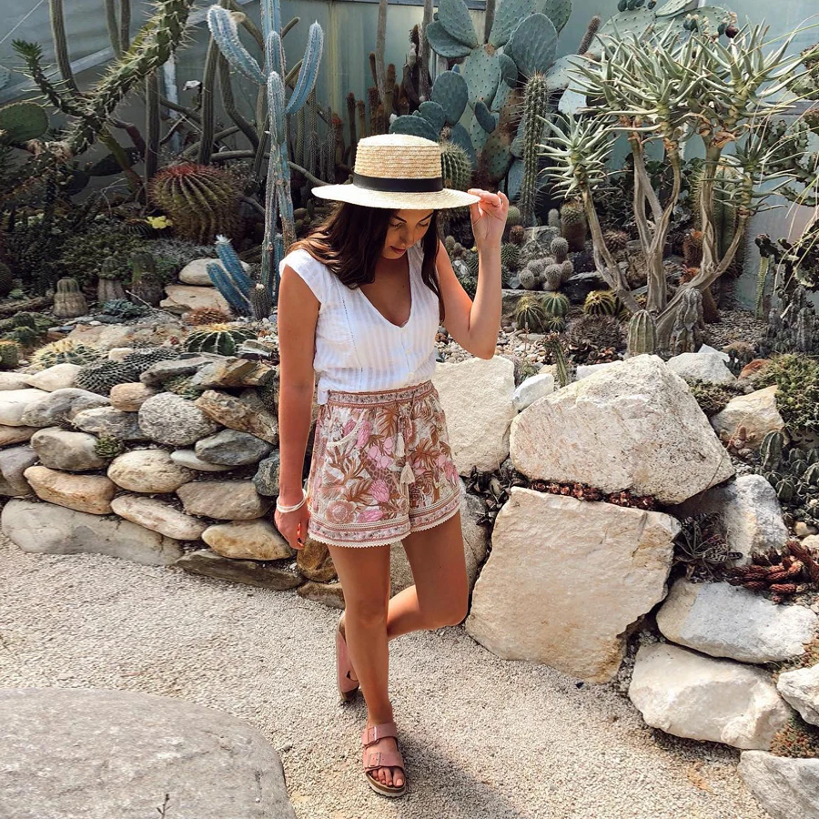 

2019 Floral print lastic Elastic Waist Shorts Beach wear Boho Shorts Female Loose Summer Women holiday wear Bottom mujer