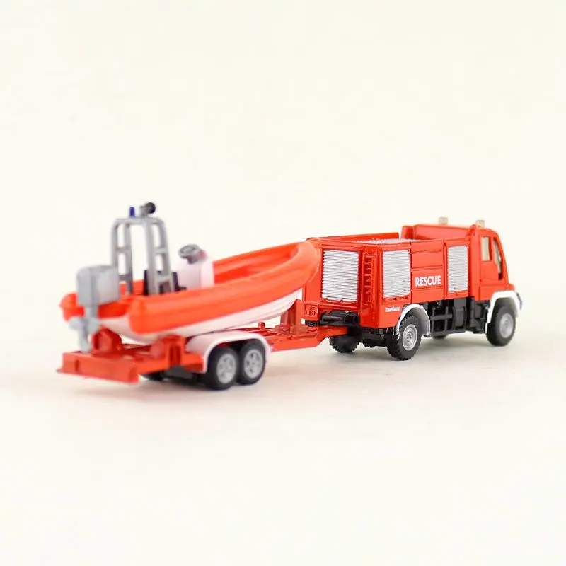 SIKU 1636 BLISTER PACK Mercedes Benz Unimog Fire Engine with Boat Diecast Model 