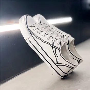 

Men Vulcanize Shoes 2019 Man Flats Breathable Mens Outdoor Shoes Mens Canvas Shoes For Men Zapatos De Hombre Sneakers Trendy new