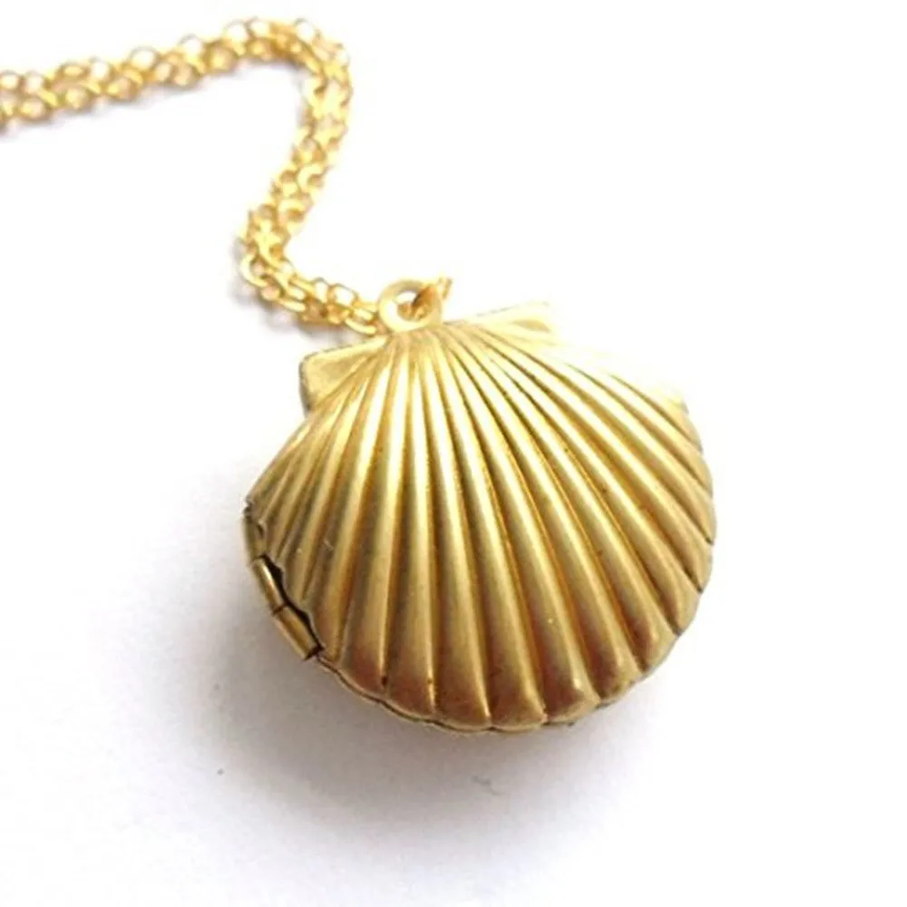 15 Latest Gold Lockets for Women and Men Styles At Life