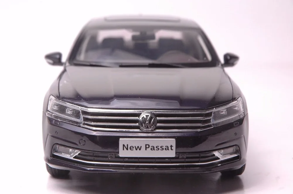 Volkswagen Passat 2016 car model in scale 118 purple (1)