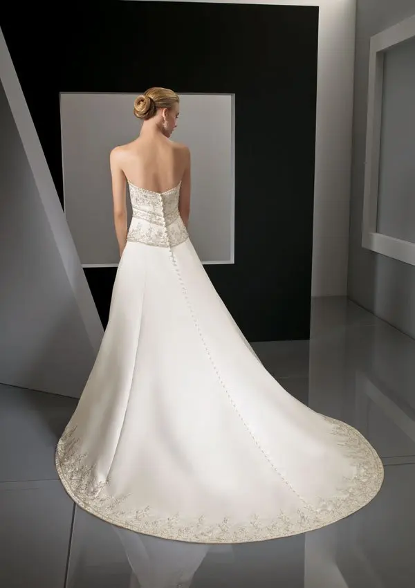 Великолепные линии возлюбленной декольте Свадебные платья атлас с вышивкой дизайнерские свадебные платья